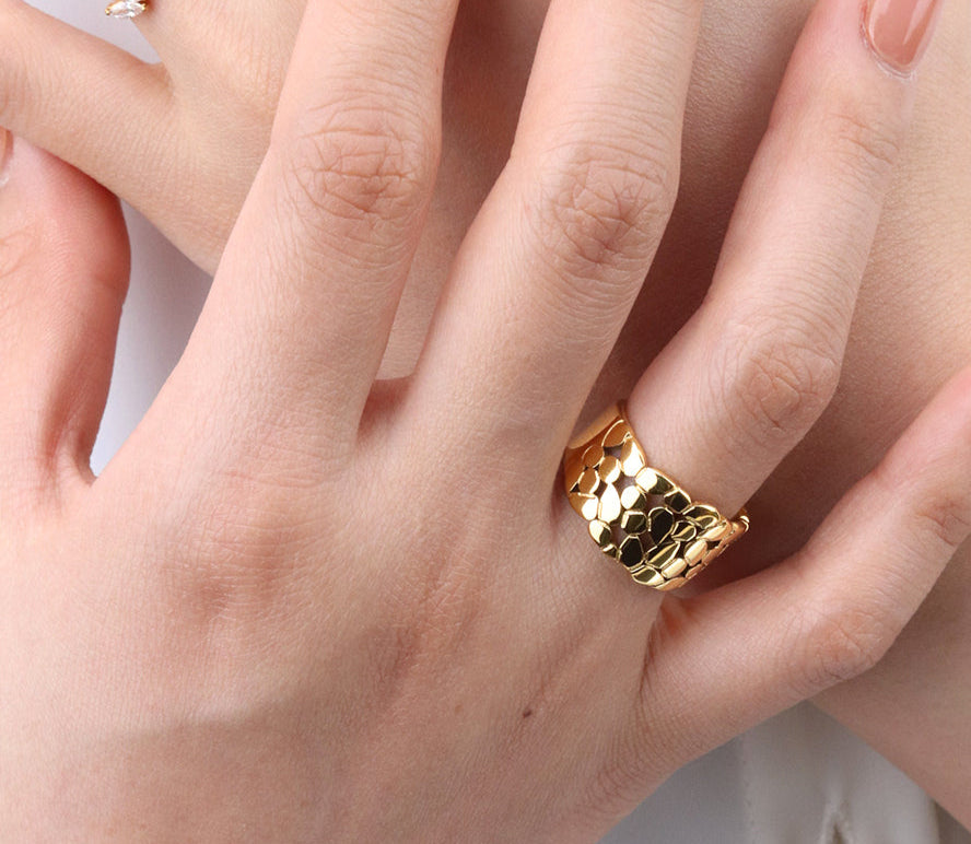 18k gold plated ring with leaf design