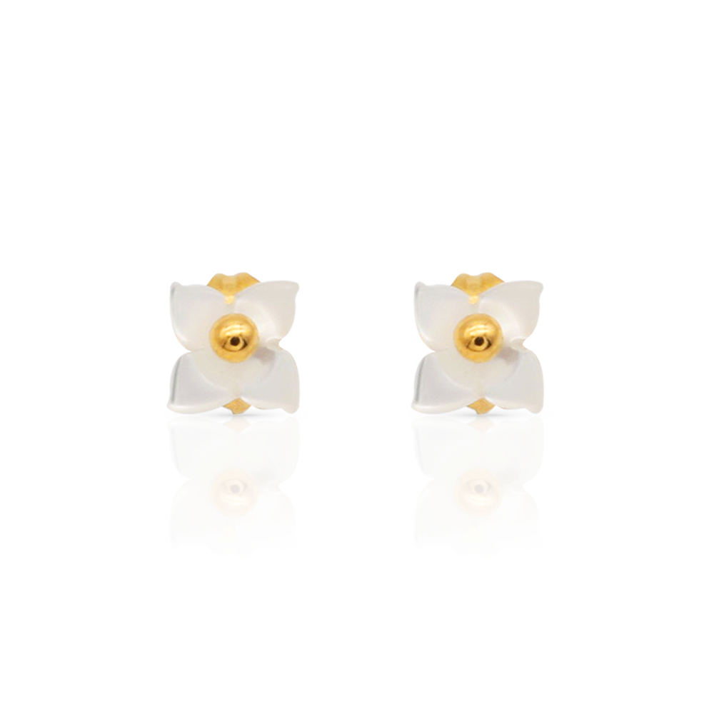 18k gold plated Pair of white flower-shaped earrings with gold centers