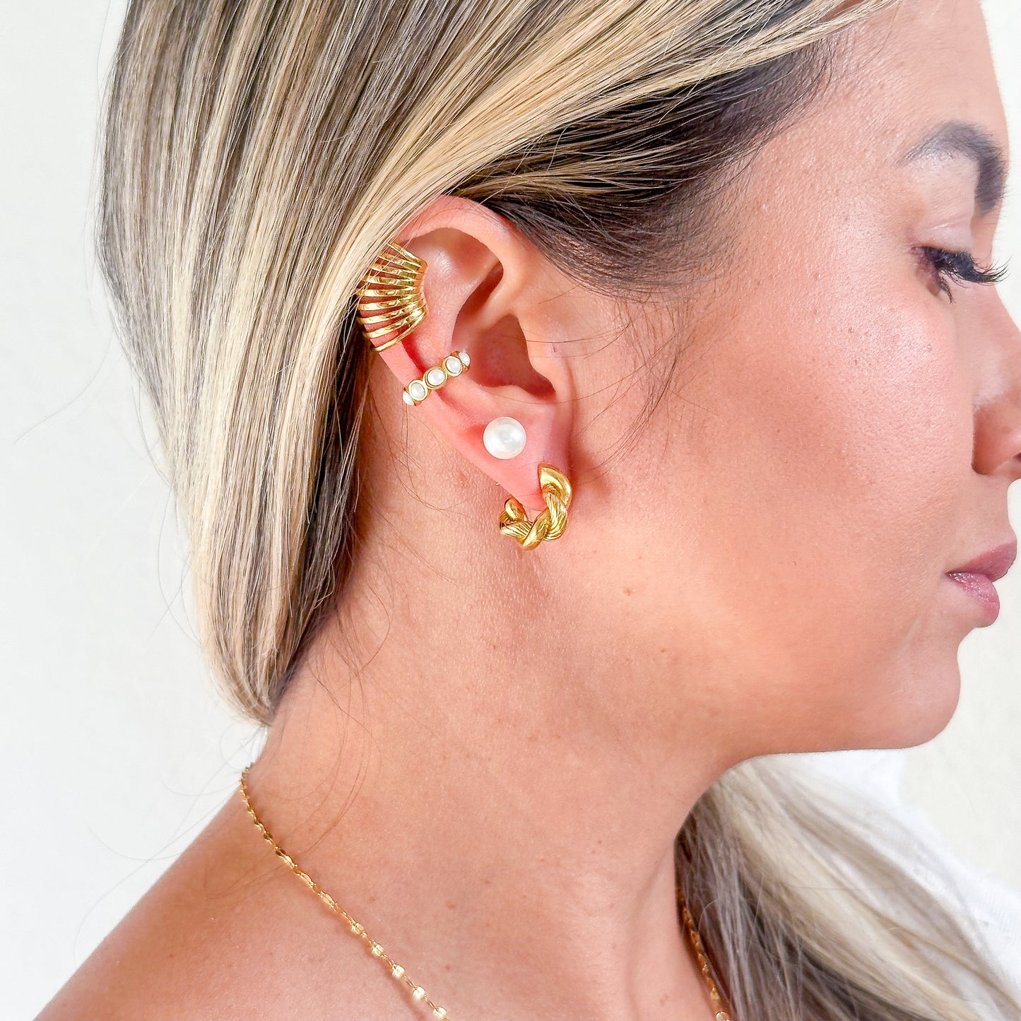 Helena Twist Hoop