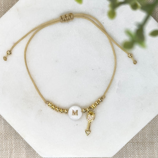 Initial Mother of Pearl Letter Bracelet lo